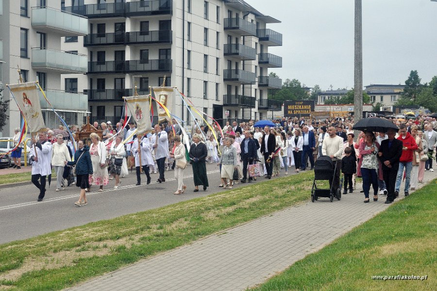 096 Procesja eucharystyczna.jpg